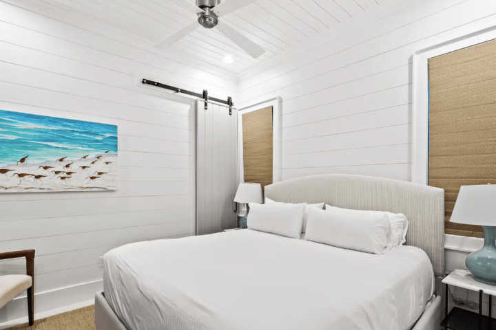 a bedroom with a bed in a hotel room