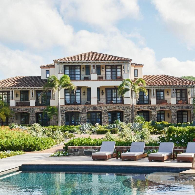 a bench in front of a building